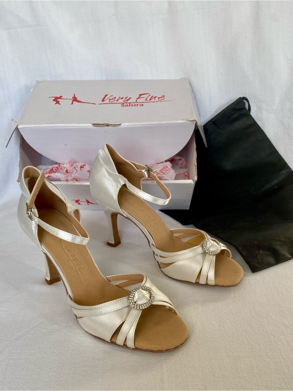 NWT Ivory Satin Wedding / Salsa dancing shoes - size 9.5.